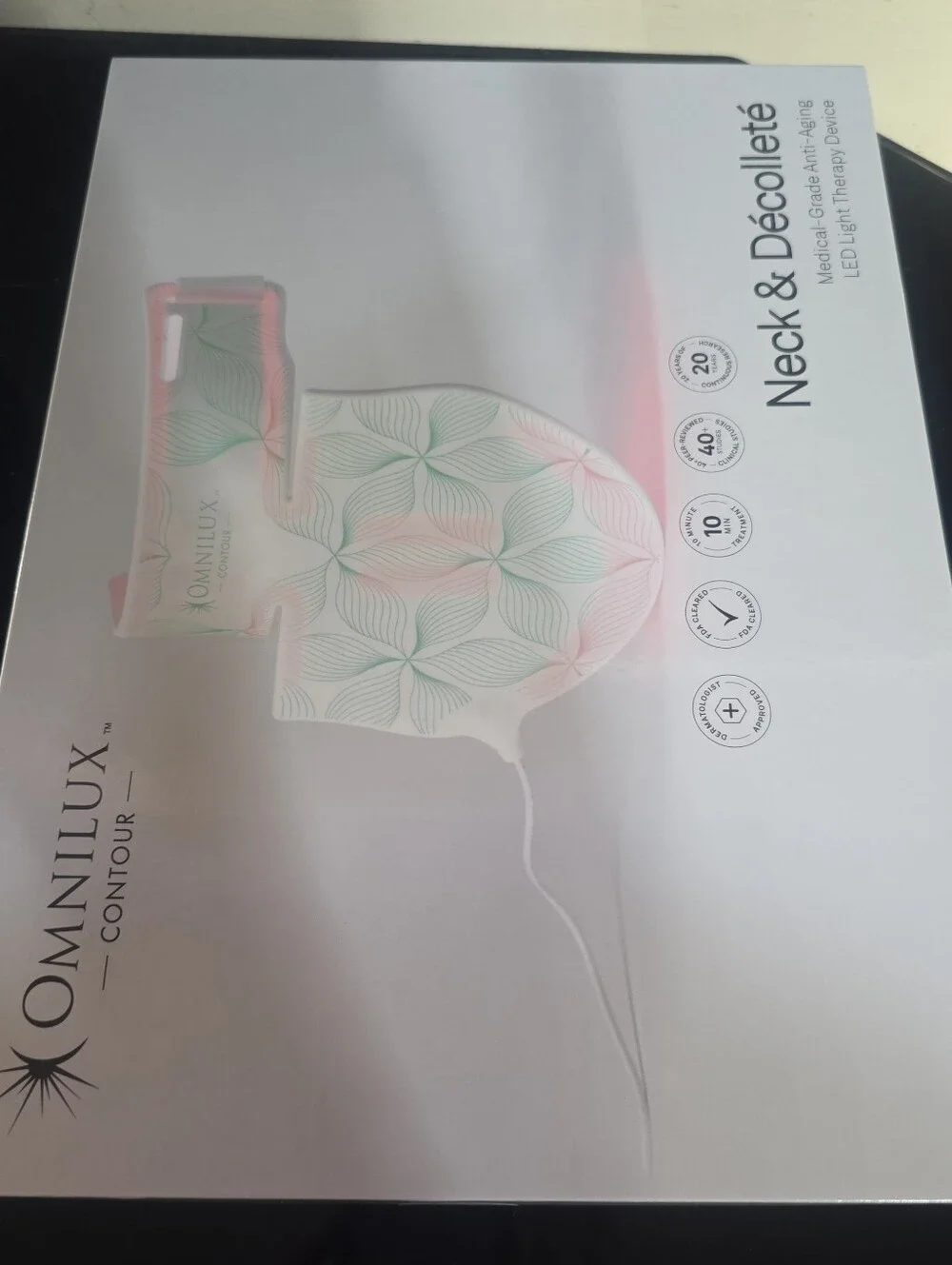 OMNILUX Contour Neck & Decollete - LED Light Therapy - NEW